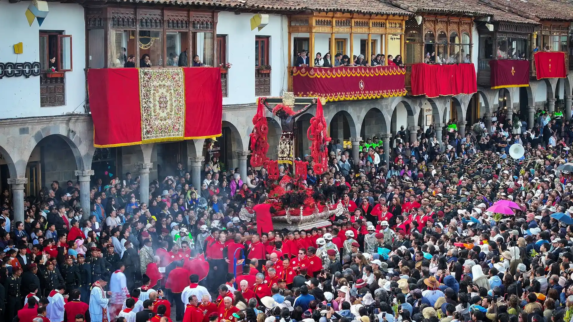 Procesión del Señor de los Temblores en Cusco